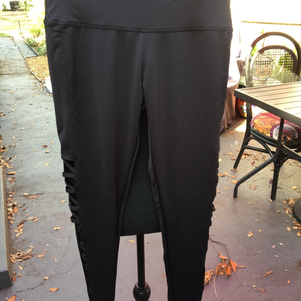 Thrill Performance Black Open Leg Work Leggings Size Small